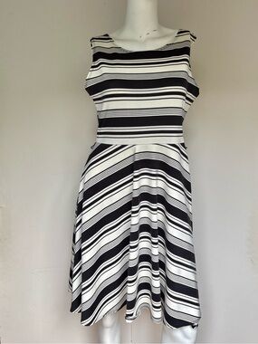 Jules & Leopold Black and White Striped Sleeveless Fit-and-Flare Dress